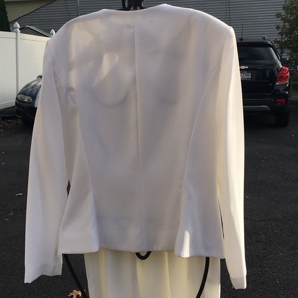 White skirt suit  and jacket - Picture 5 of 8
